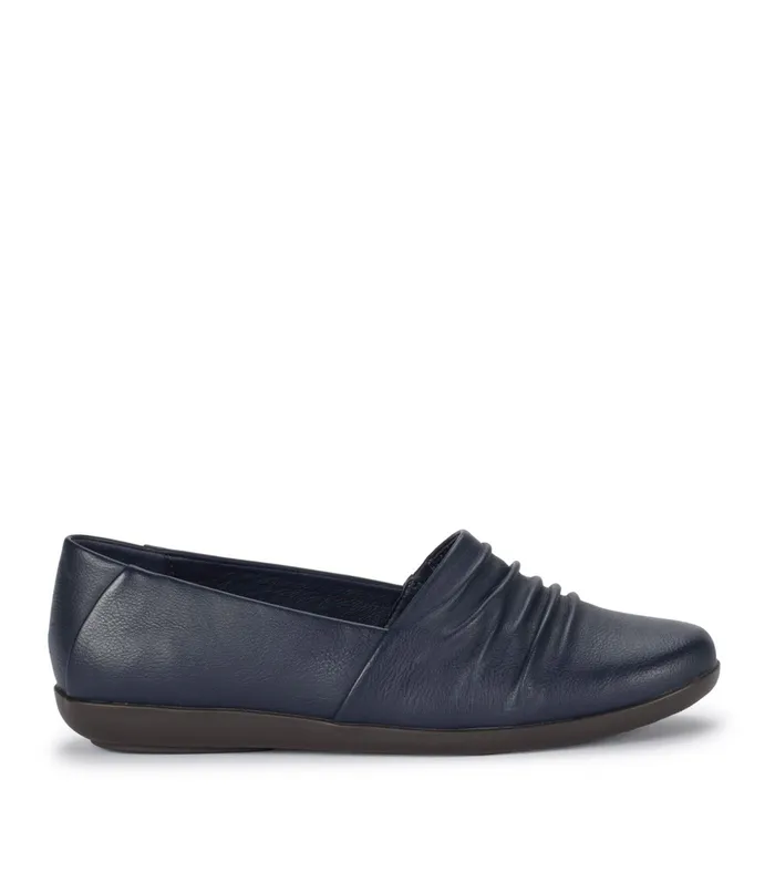 Women Baretraps Flats and Loafers Piper Slip On Navy