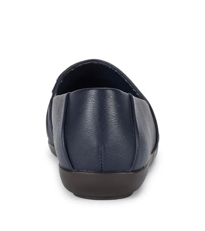 Women Baretraps Flats and Loafers Piper Slip On Navy