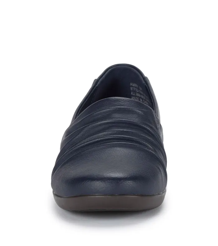Women Baretraps Flats and Loafers Piper Slip On Navy