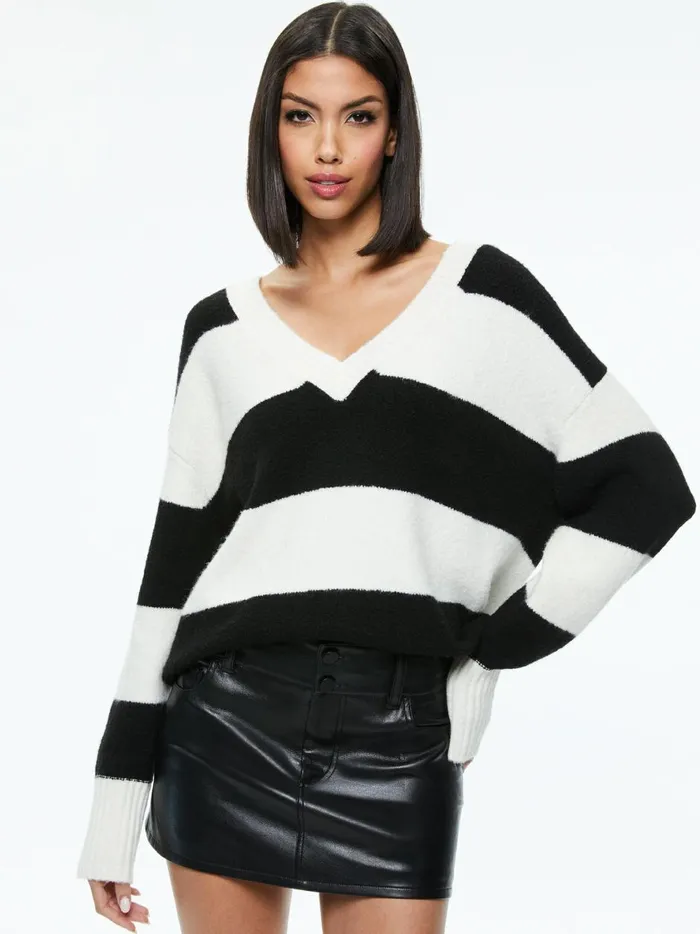 Womens Sweaters Alice Olivia Tiel VNeck Pullover Ecrublack